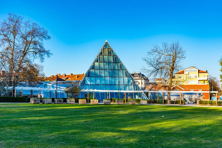 photo of a park and a tropical restaurant in Linkoping in Sweden.