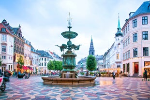 Photo of panorama of New City Hall in Hannover in a beautiful summer day, Germany.