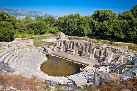 Yksityinen kiertue Butrint Antic City / Blue Eye / Lekursin linna