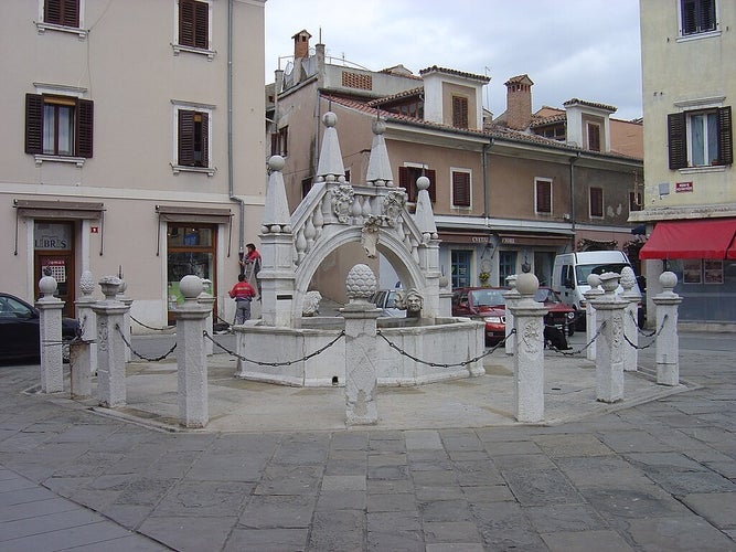 Koper_fountain.JPG