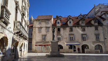 Radić Brothers Square (Fruit Square)