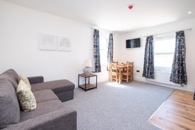 Oak – Three Tuns Apartments