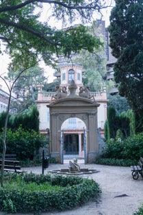 photo of building inside the Jardín de Monforte in Valencia, Spain.