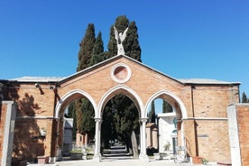 Passeio pelo cemitério de Veneza na ilha de San Michele