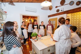 Aula de culinária na casa do local em Trieste