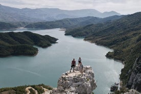 Aventura en el lago Bovilla: descubre la joya escondida cerca de Tirana