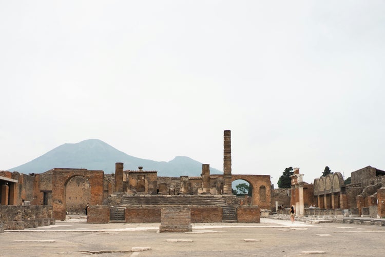 Pompeii Archaeological Park in Naples.jpg