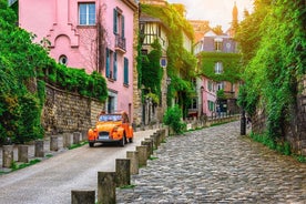 Guided and Private Tour of 3 hours through Paris aboard a Citroën 2cv