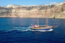 3 Islands Caldera Cruise á Santorini með flutningi