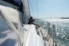 Excursão de dia inteiro com navegação pelo Rio Tejo saindo de Lisboa