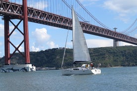 Excursão diurna com navegação pelo Rio Tejo saindo de Lisboa