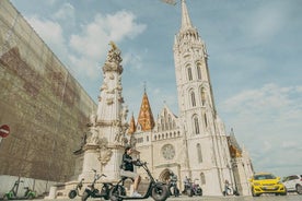 Tour privado con parada de café en e-scooter que incluye Citadel y Fisherman's Bastion