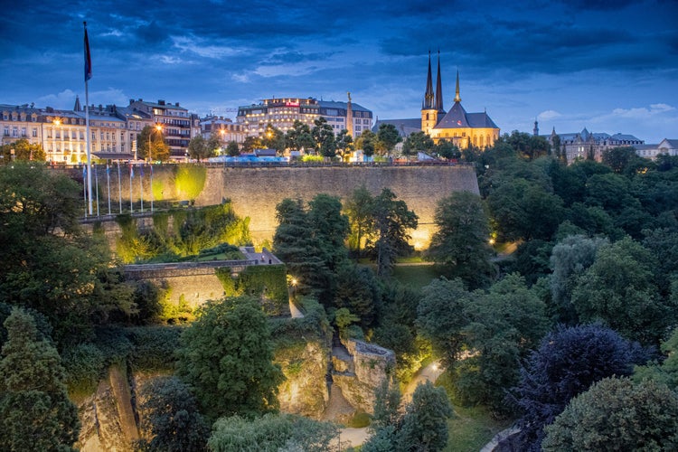 Parcs de la Pétrusse with Cathédrale Notre-Dame in Background.jpg