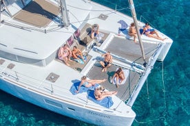 Deluxe Santorini Sailing with BBQ and Drinks Shared Tour