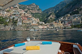 Excursion d'une journée en bateau sur la côte amalfitaine en petit groupe au départ d'Amalfi