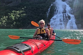 Escursione guidata in kayak "The Seven Sister Tour" sul fiordo di Geiranger - 4 h