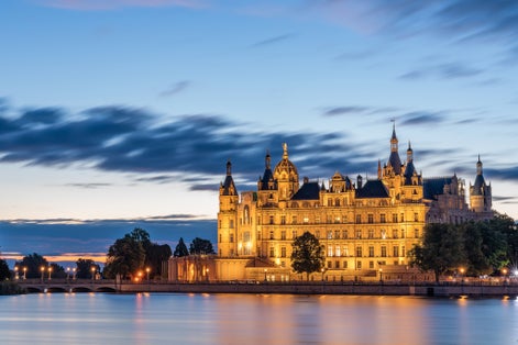 Schwerin Castle flooded with light in the morning hours.