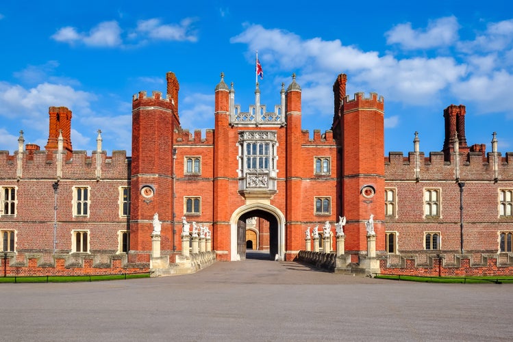 Hampton Court Palace.jpg