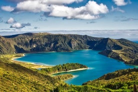 Utforska den hisnande naturen på ön São Miguel på en privat rundtur