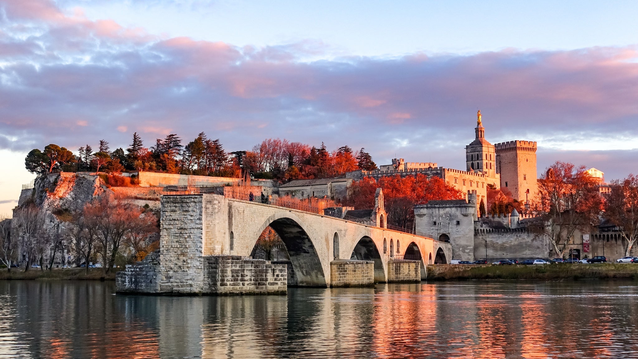 Pont Saint-Bénezet(Pont d-Avignon) in fall in Avignon, France.jpg