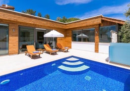 Villa 2 Sleeps 4 Isolated Honeymoon-Villa Sardunya