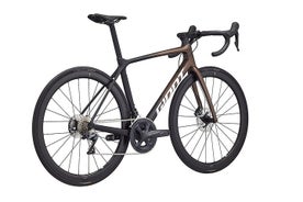 巨型 TCR Advanced Pro 1