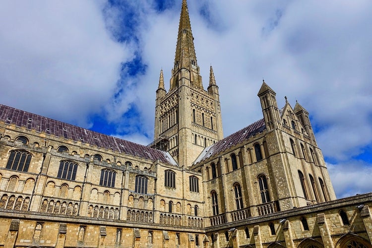 norwich-cathedral-1144764_1280.jpg