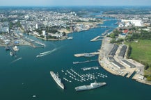 Kombibilar att hyra i Lorient, i Frankrike