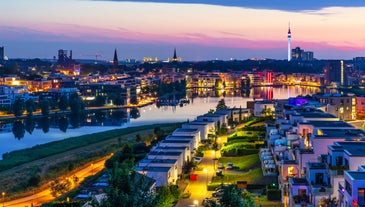 Photo of beautiful panoramic view of historic Bremen Market Square in the center of the Hanseatic City of Bremen with The Schuetting and famous Raths buildings on a sunny day with blue sky in summer, Germany.