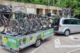 サンティアゴからポルトまで自転車と自転車を運ぶタクシーバイク