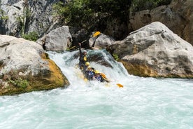 Multi-Adventure-Erlebnis – Rafting mit Canyoning-Elementen