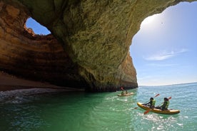 Experiencia privada en kayak en la cueva de Benagil con fotos 4k