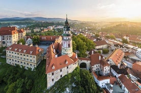 Trasferimento turistico privato di sola andata da Zel am See a Praga via Cesky Krumlov