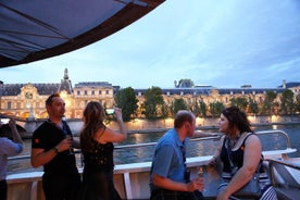 Excursion à la tour Eiffel avec en option un accès au sommet et une croisière sur la Seine avec champagne