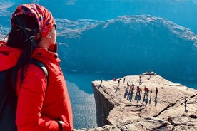 引导徒步前往Pulpit Rock Preikestolen