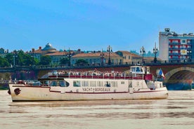 Bordeaux: Sigling um Garonne ána með vínglasi og canelé