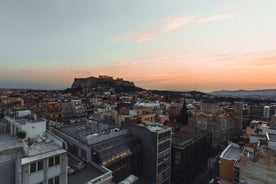 Descubre la vida nocturna de Atenas con un local