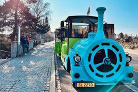 Stadståg i gamla stan i Luxemburg