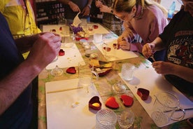 Bucharest: Soy candle pouring workshop in city center