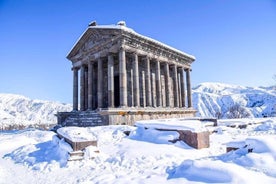 Gita giornaliera privata alla Sinfonia delle Pietre-Garni-Geghard e al Lago Sevan