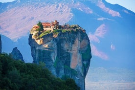 Meteora-Tagesausflug mit mehrsprachigem Audioguide und kostenlosem Mittagessen