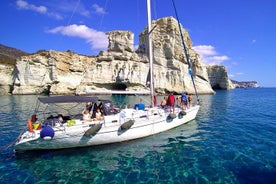 Tour in Barca a Vela di Milos con Snorkeling e Pranzo