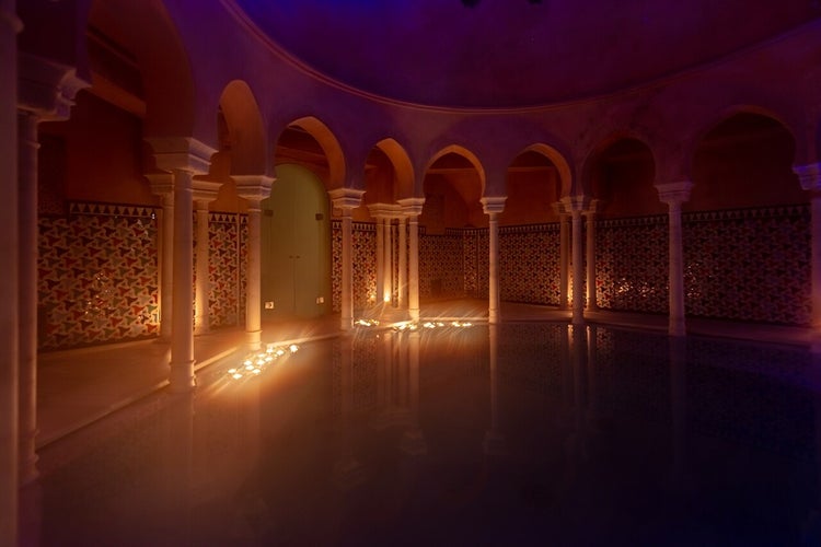 Baños_árabes_Hammam_al_Ándalus,_Málaga,_España,_2023-05-20,_DD_135-137_HDR.jpg