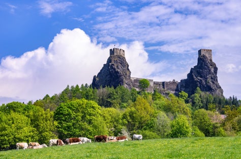 Photo of Trosky Castle in its scenic rural environment in Rovensko pod Troskami, Czech Republic.