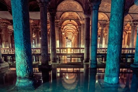 Topkapi Palace and Basilica Cistern Combo Tour in Istanbul