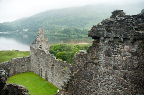 Photo of ruins of Kilchurn castle in Scotland .