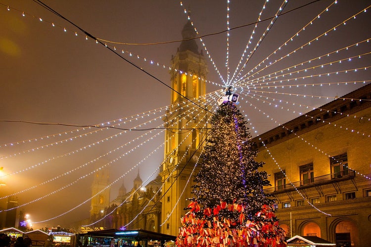 1280px-El_Pilar_de_Zaragoza_en_Navidad.jpg