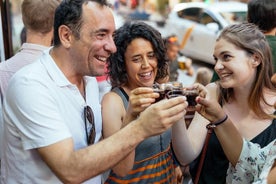 Bebidas e petiscos no tour privado de Sevilha