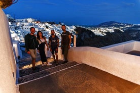 Santorini: Caminhada Noturna, Degustação de Vinhos e Jantar