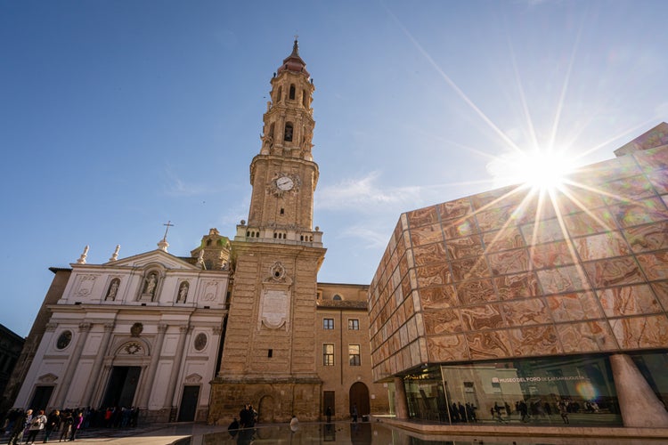 Zaragoza old town beautiful sunset. Museo del foro de Caesaraugusta.jpg